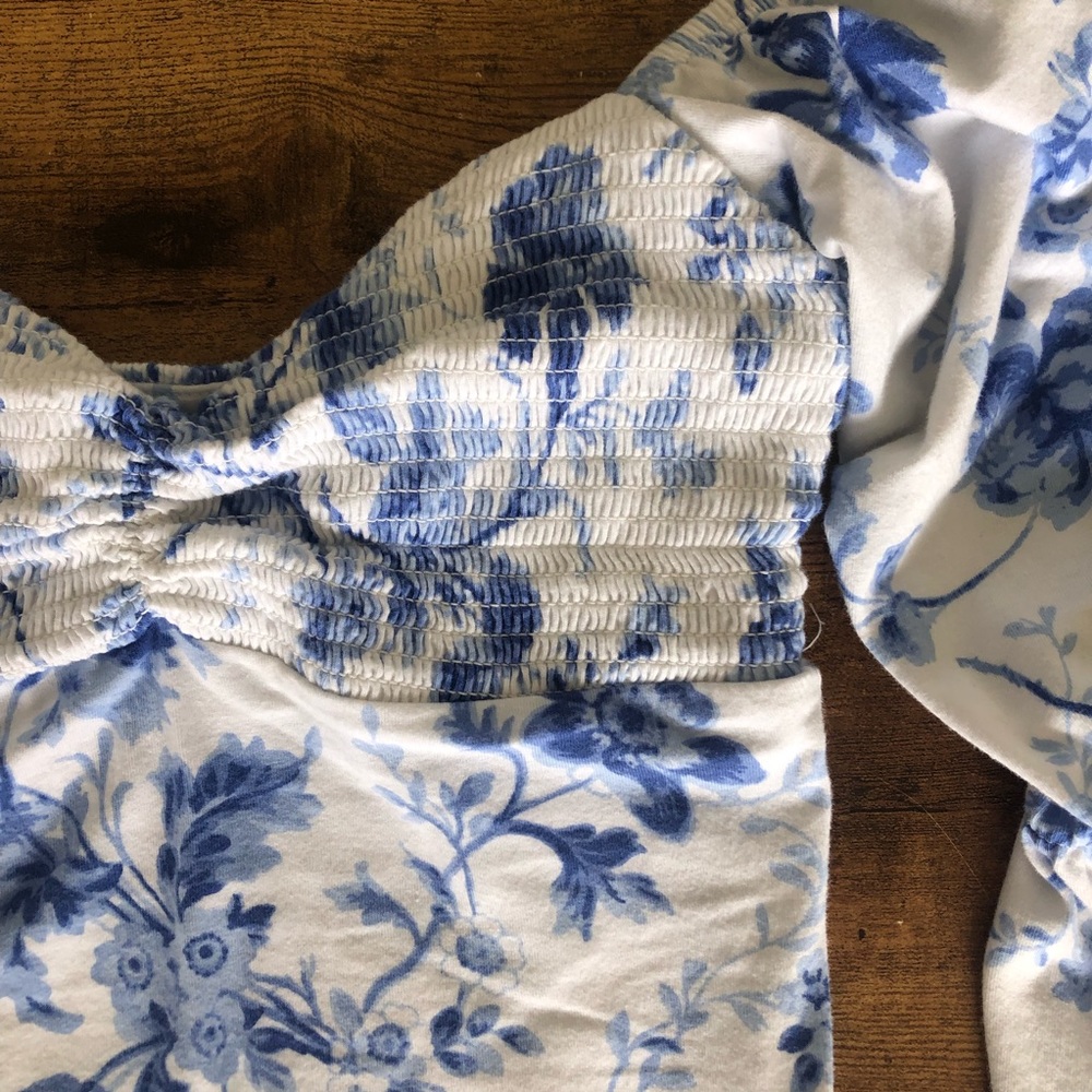 Urban Outfitters - Puff Sleeve Floral Bodysuit